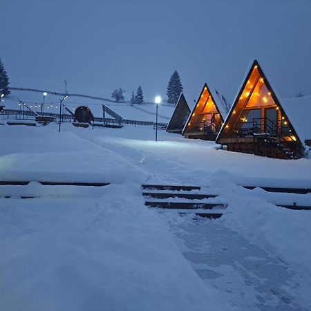 Hotel A Pisc Vatra Moldoviţei Esterno foto