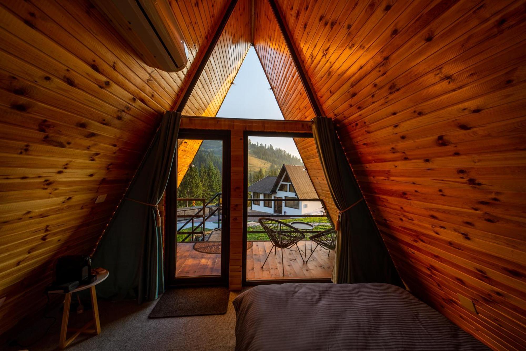 Hotel A Pisc Vatra Moldoviţei Esterno foto