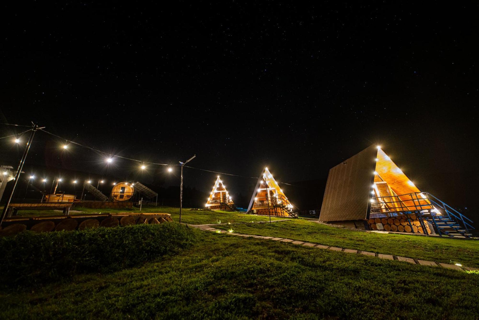Hotel A Pisc Vatra Moldoviţei Esterno foto