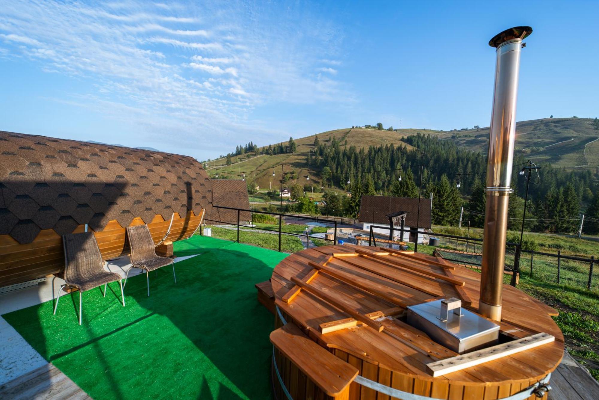 Hotel A Pisc Vatra Moldoviţei Esterno foto