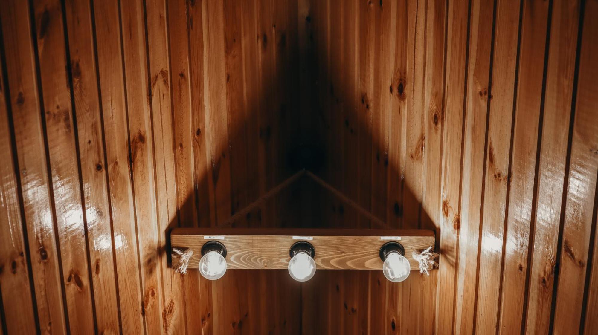 Hotel A Pisc Vatra Moldoviţei Esterno foto