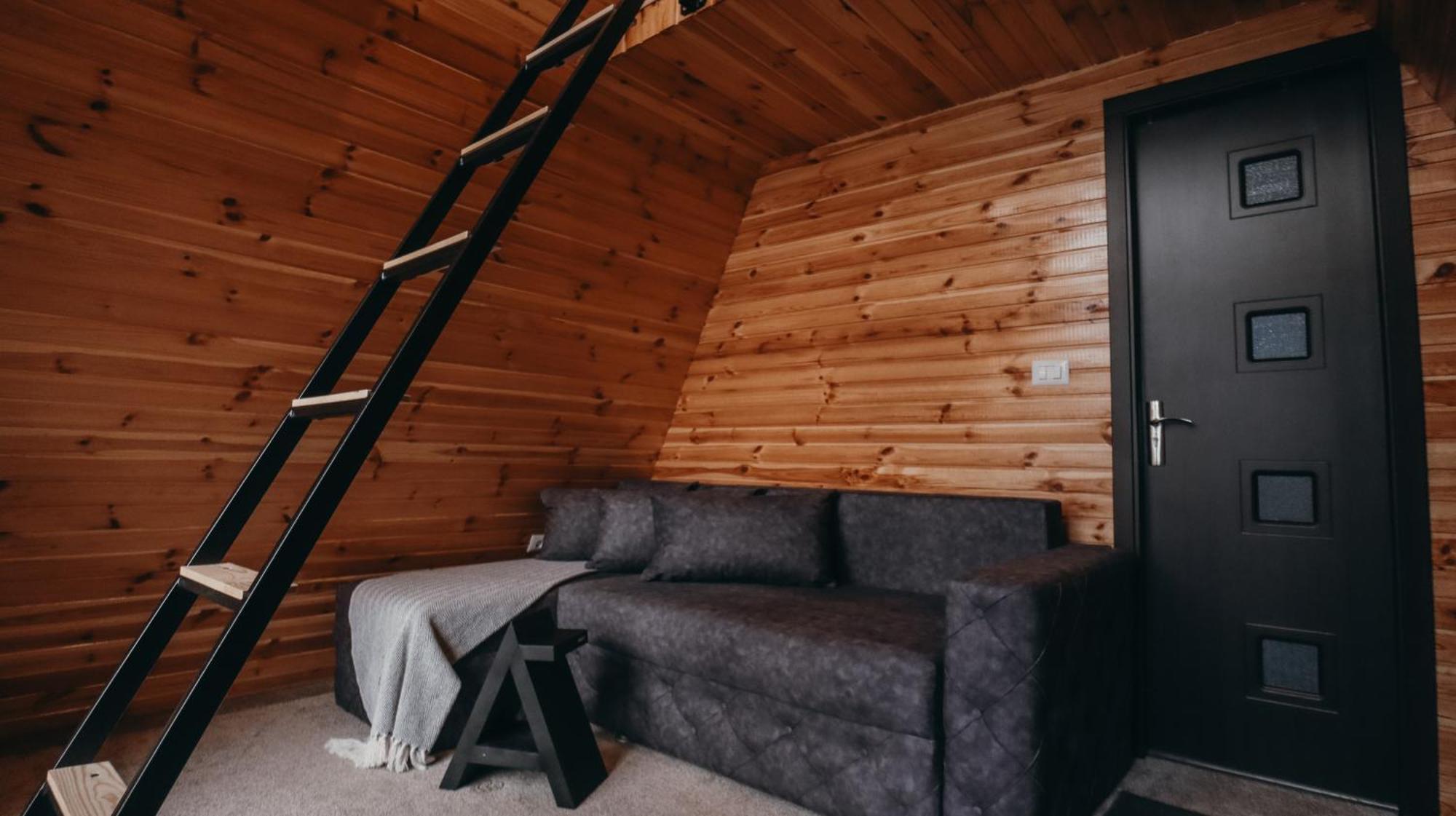Hotel A Pisc Vatra Moldoviţei Esterno foto