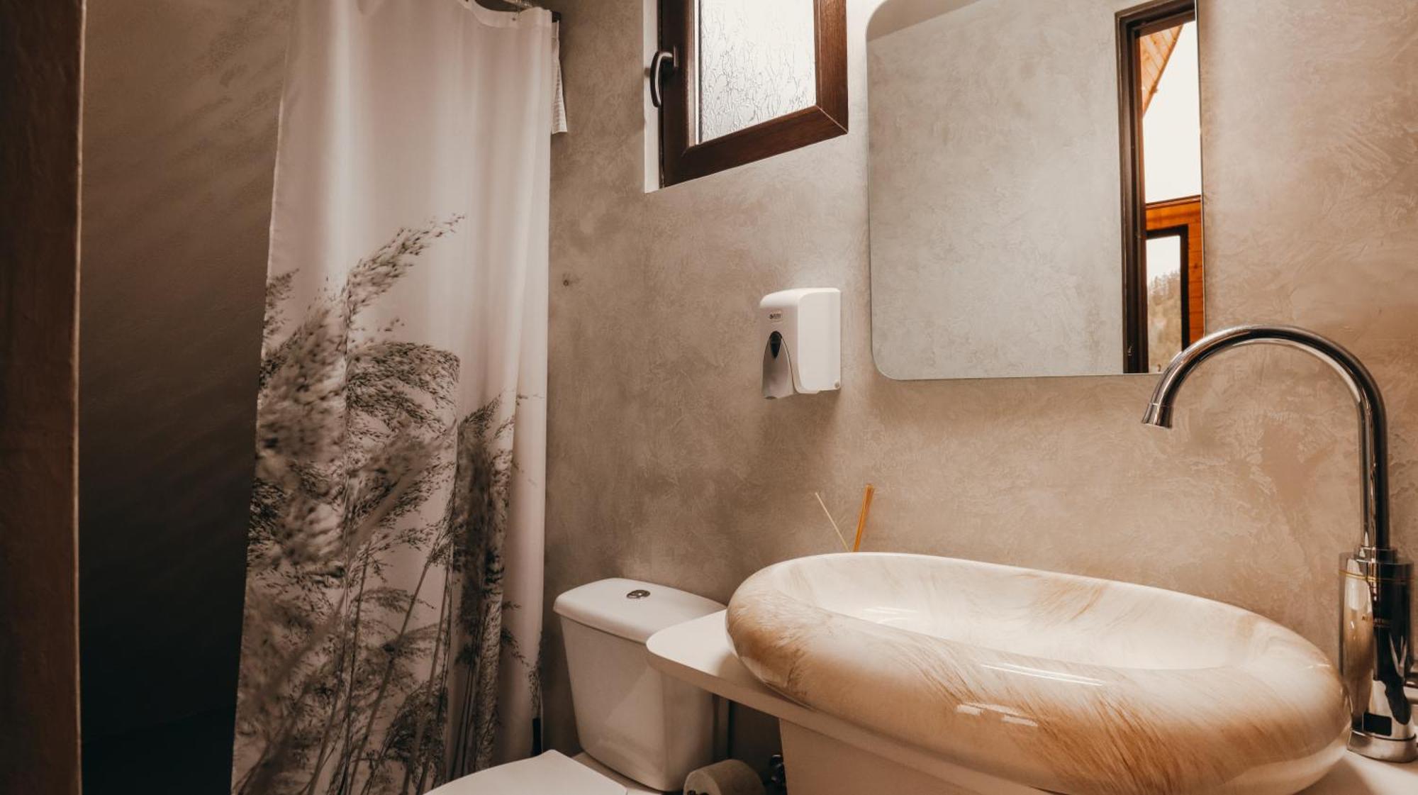 Hotel A Pisc Vatra Moldoviţei Esterno foto